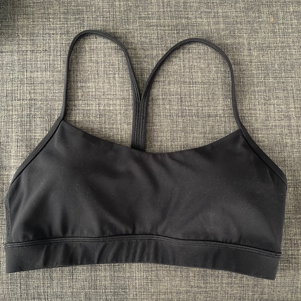 Black flow y lululemon sports bra